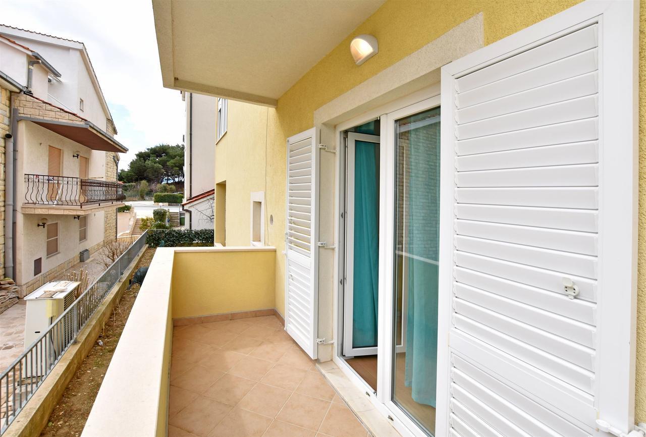 Apartment Dora Duće Екстериор снимка