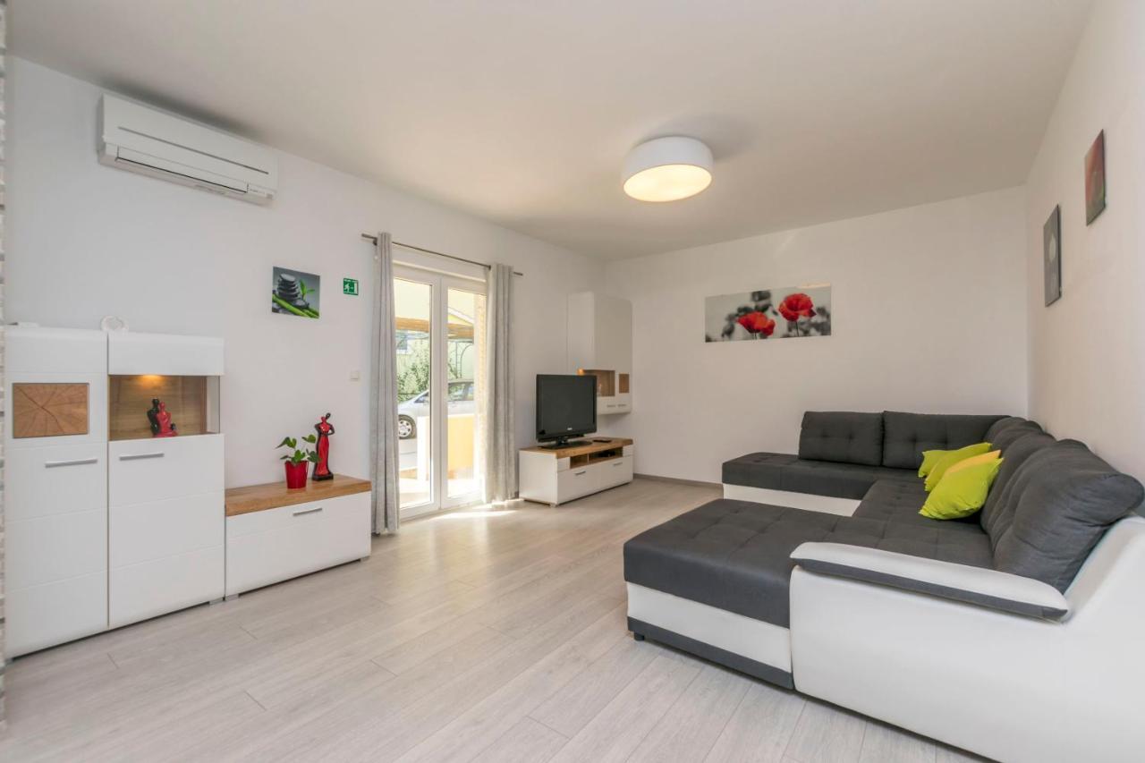 Apartment Dora Duće Стая снимка