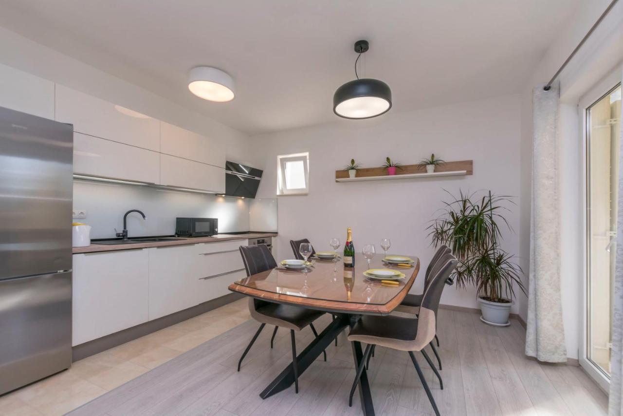 Apartment Dora Duće Екстериор снимка
