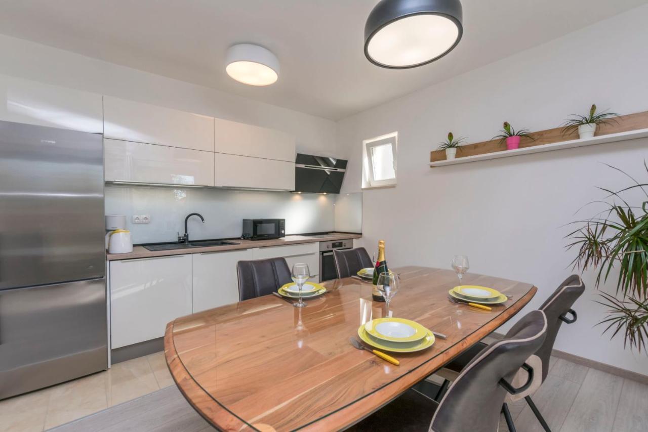 Apartment Dora Duće Екстериор снимка