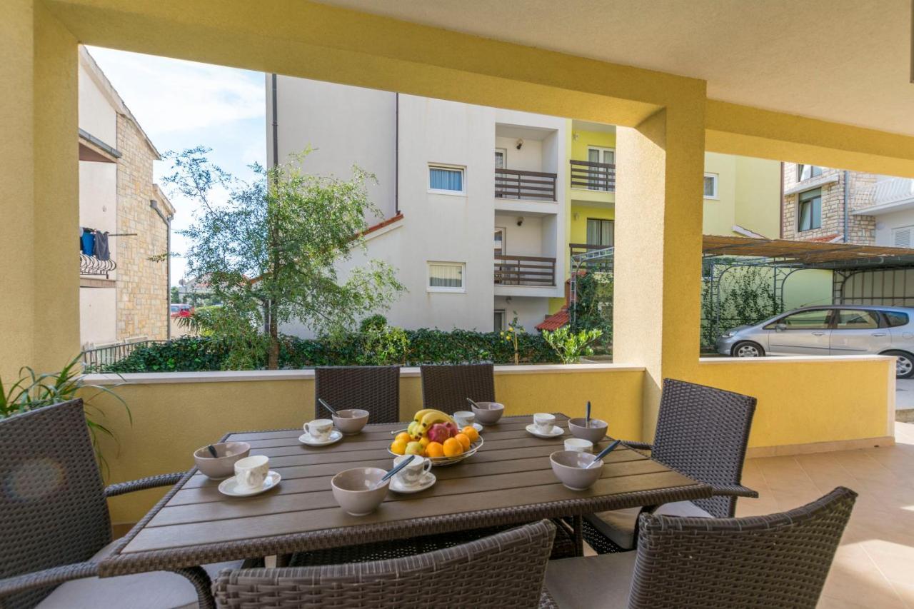 Apartment Dora Duće Екстериор снимка